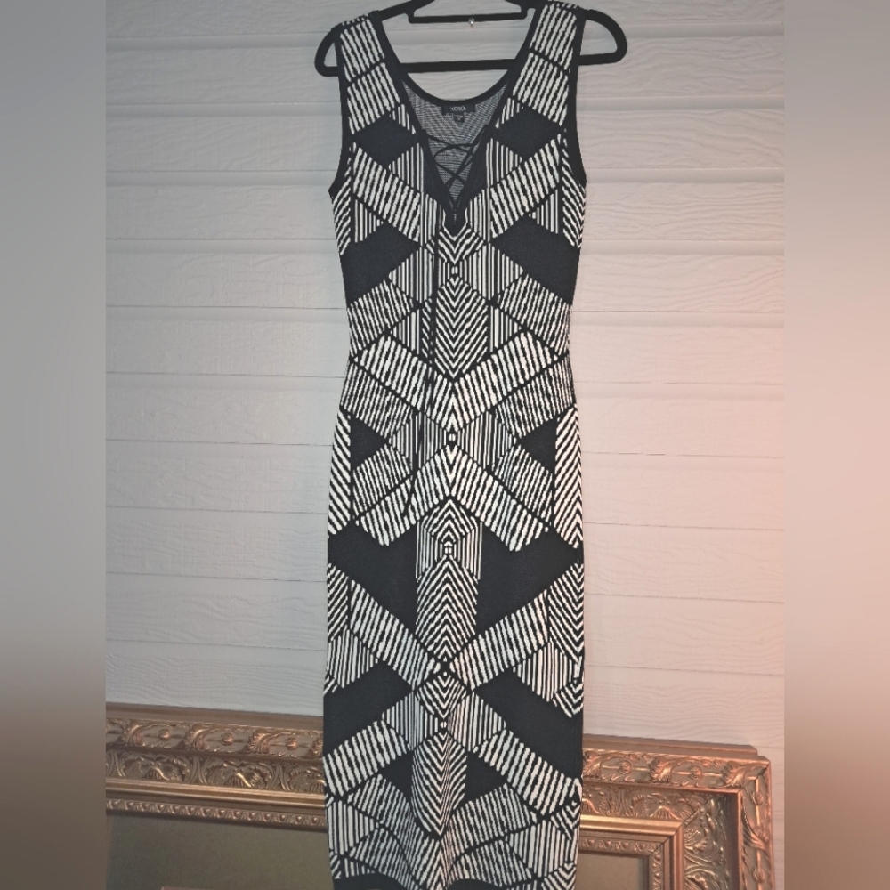 EUC XOXO Black n White Sheath Midi Dress Sleeveless V-Neck Cocktail - Picture 8 of 15